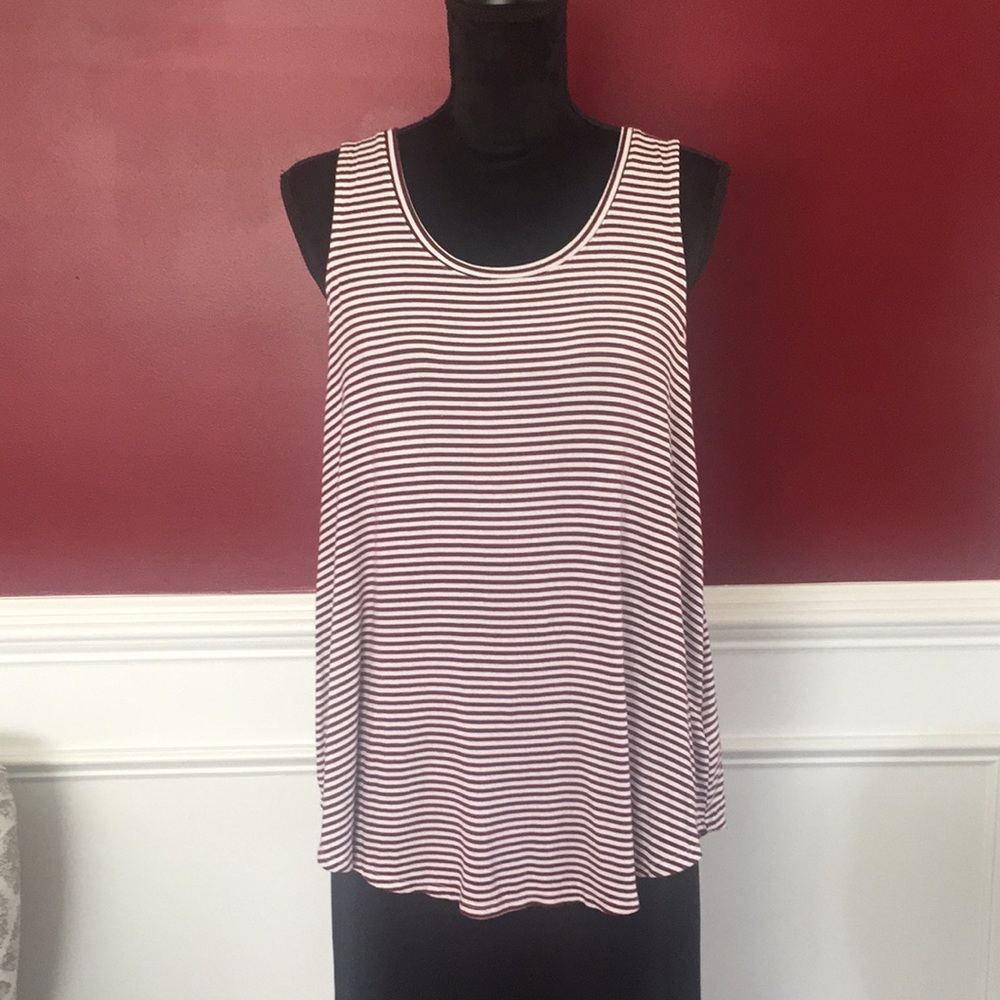 3/$18 🎉 Old navy tank top